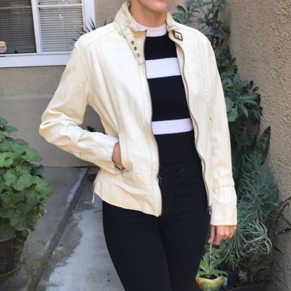 Vintage grayish cream Andrew Marc distressed leather jacket with zipper closer